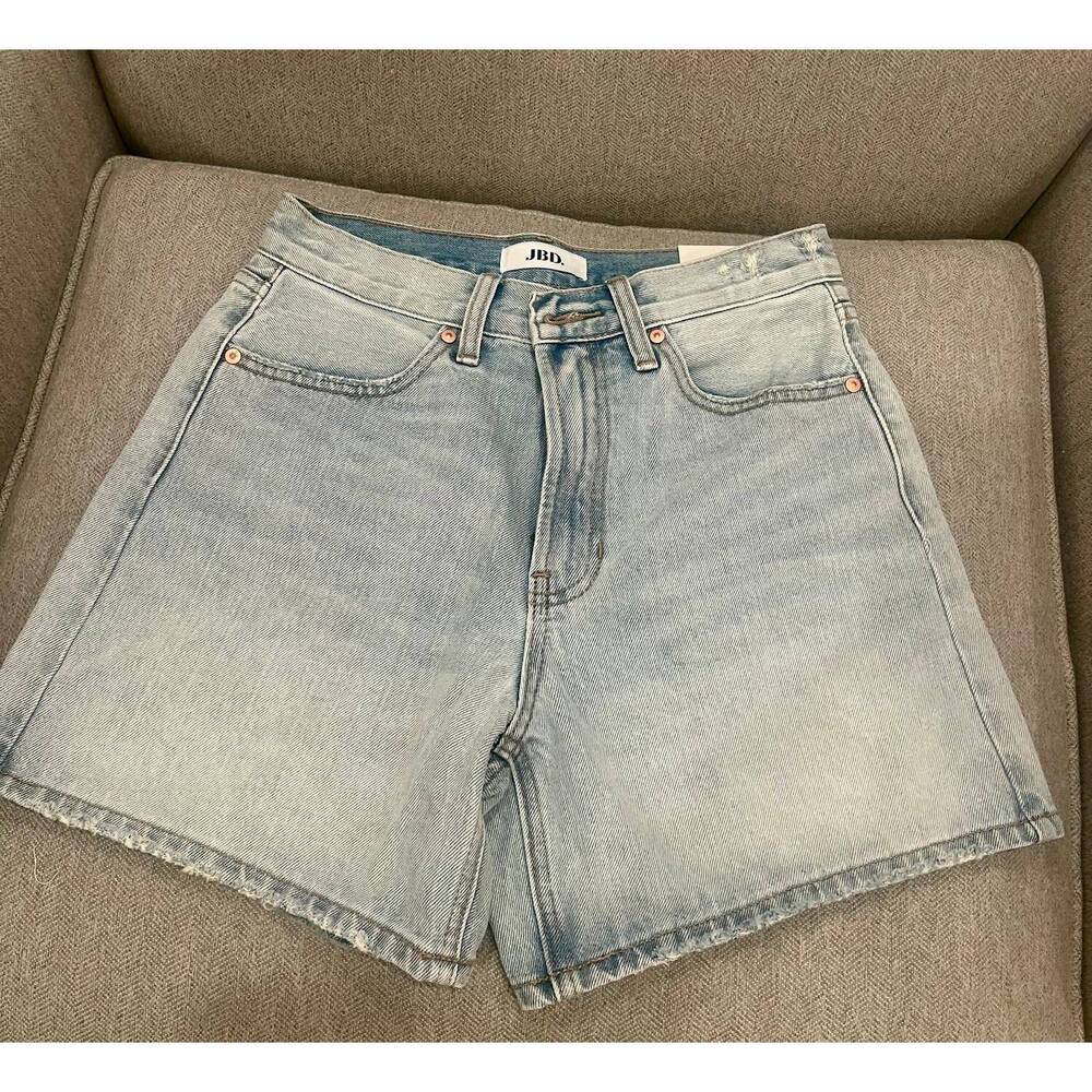 NEW JUST BLACK DENIM kate stretch jean shorts in light denim - Picture 6 of 7